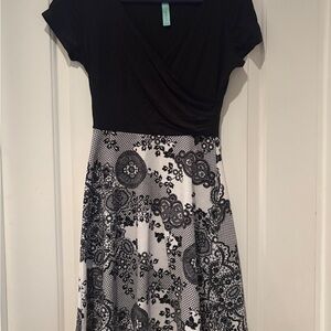 Gilli Black and White Lace Pattern Midi Dress